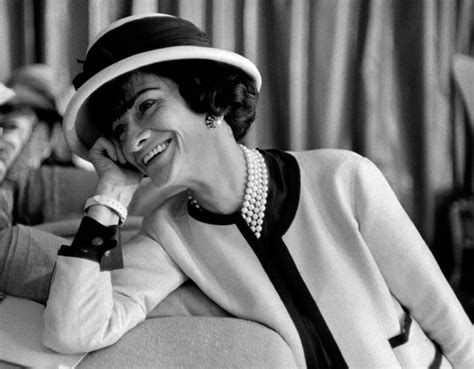 cosa le piaceva bere a chanel|Coco Chanel, creatrice di stile e di eleganza femminile.